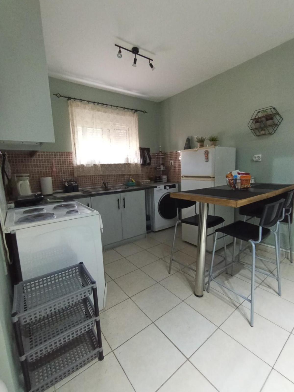 Semi-Basement 50Sqm Apartment Near Kos Citycenter Bagian luar foto